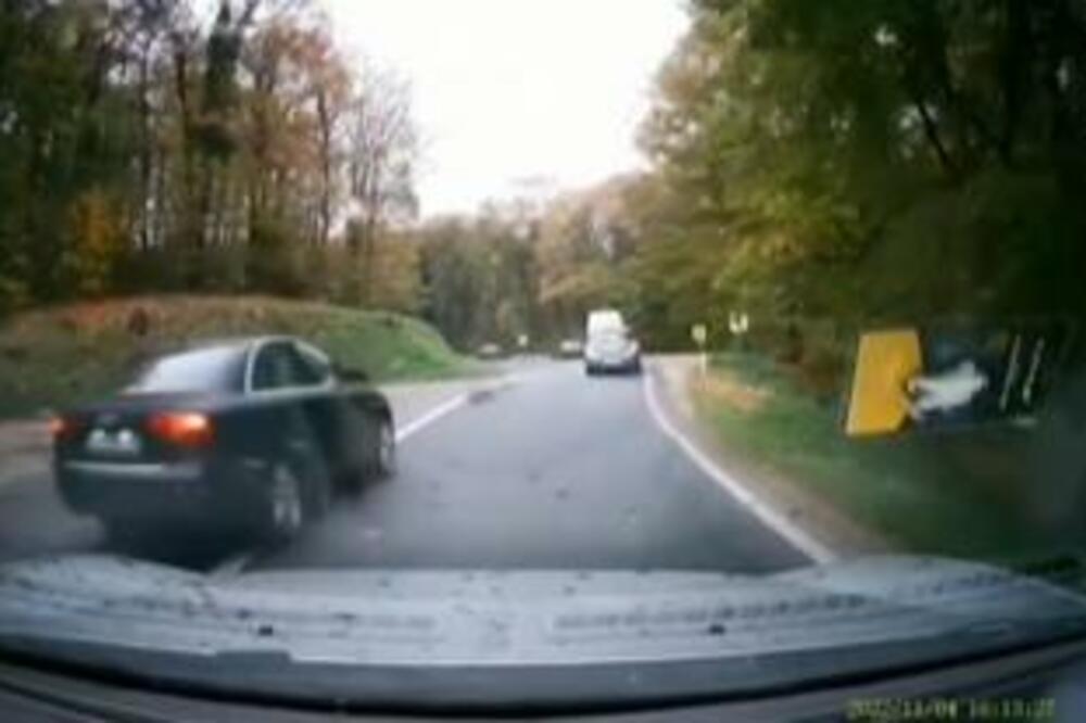 SNIMAK BAHATE VOŽNJE NA IRIŠKOM VENCU: Pretiče u PUNOJ KRIVINI, pogledajte OVO (VIDEO)