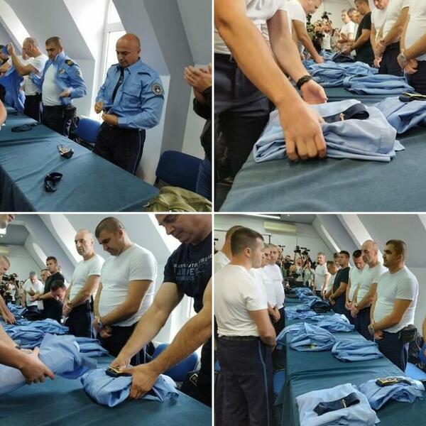 KOMANDIRI I POLICIJSKI RUKOVODIOCI SKINULI I VRATILI UNFORME: Posle UGNJETAVANJA drugačije nije moglo (FOTO)