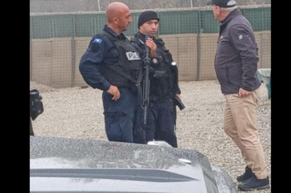 SPECIJALCI SA DUGIM CEVIMA STIGLI NA PRELAZ BRNJAK: Nova provokacija Prištine UŠLI U NAPUŠTENE STANICE POLICIJE