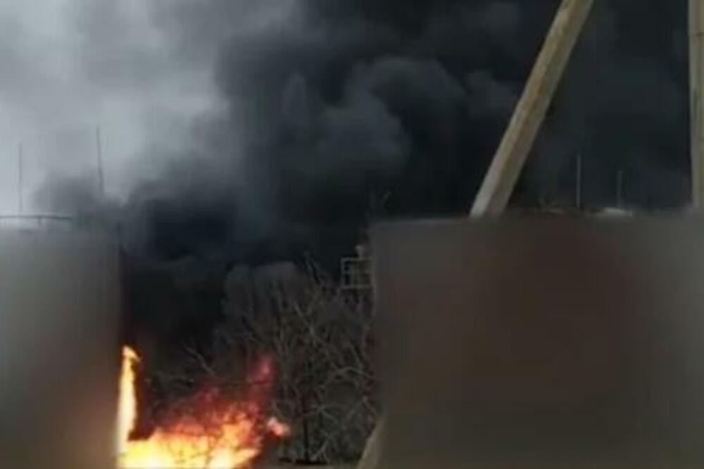 VATRA KULJA SA SVIH STRANA: Gori naftni terminal u Belgorodu (FOTO)