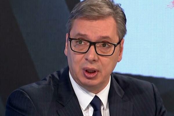 VUČIĆ OBIŠAO DEO JEDINICA VOJSKE I UPUTIO SE NA SASATNAK SA SRBIMA KiM: "Verujem u srpsku snagu i odlučnost"