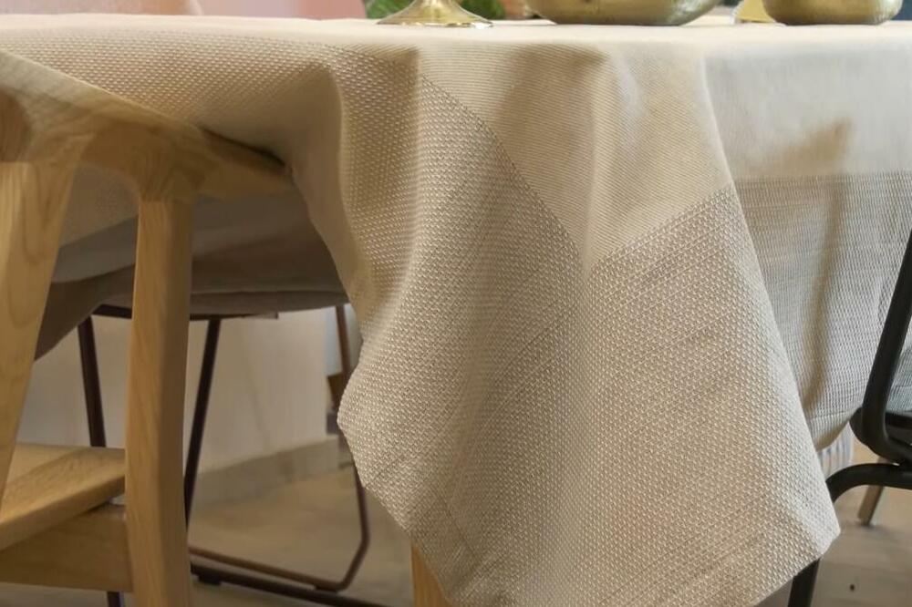 NAJLAKŠI NAČIN ZA SKIDANJE FLEKA OD CRVENOG VINA SA STOLNJAKA I ODEĆE: Pomešajte ova 2 prirodna sastojka i NESTAĆE