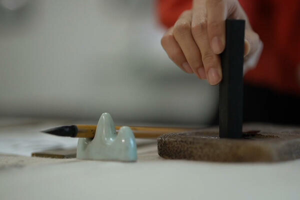 Kinesko mastilo Jidege: Upoznajte kako nastaje (VIDEO)