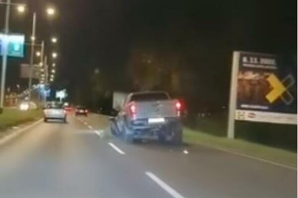 NESVAKIDAŠNJI PRIZOR IZ ZAGREBA: Vozi auto na TRI TOČKA I NE STAJE, prednje gume NEMA! (VIDEO)