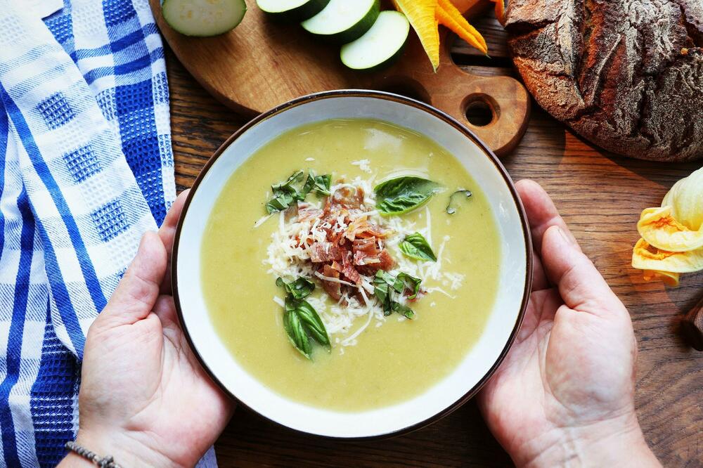 NAPUNIĆE VAS ENERGIJOM: Ova kremasta supa od brokolija savršen je melem za HLADNE DANE (RECEPT)