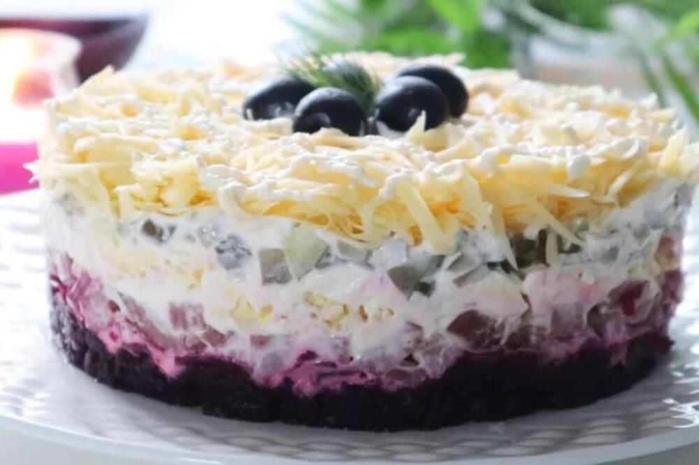 NOVA ATRAKCIJA - SLAVSKA SALATA SA 5 RAZLIČITIH SLOJEVA, IZMEĐU SVAKOG IDE MAJONEZ: Niko ništa drugo neće JESTI!