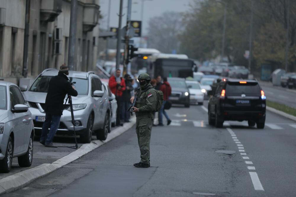 SIN BOŽE CRNOGORCA I JOŠ 10 PRIPADNIKA DŽONIJEVE GRUPE U BEKSTVU!