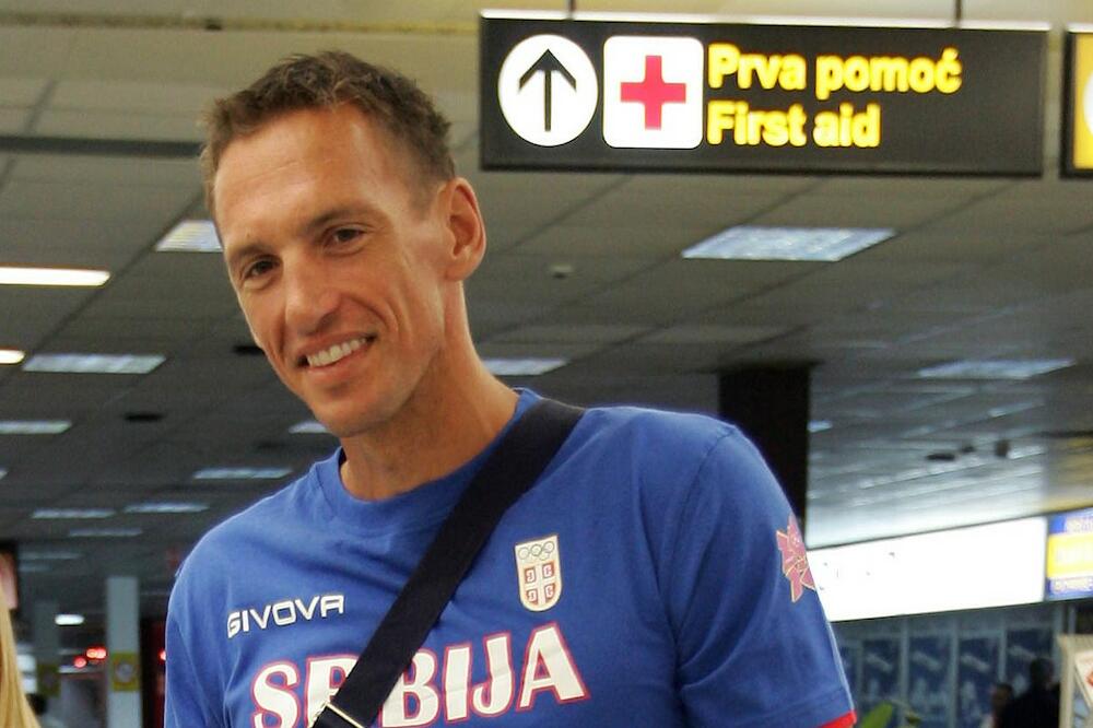 "ULETEO JE I POČEO DA ME TUČE IZ ČISTOG MIRA!" Oglasio se legendarni veslač i otkrio detalje incidenta!