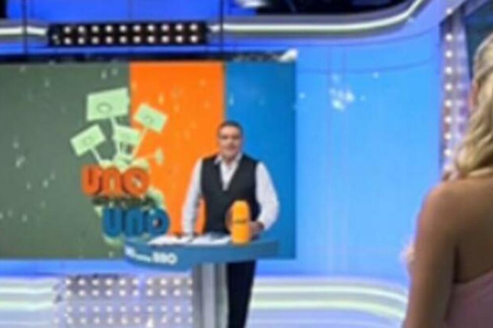 VODITELJKA OBUKLA PREUSKE PANTALONE, PA POSTALA SENZACIJA: Sve joj se OCRTAVALO i PUCALO NA NJOJ (VIDEO)