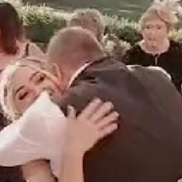 DEVOJKA (28) PRIMETILA 1 ČUDNU STVAR NA VRATU: Kada su joj LEKARI rekli OVO nije mogla da DOĐE SEBI (VIDEO)