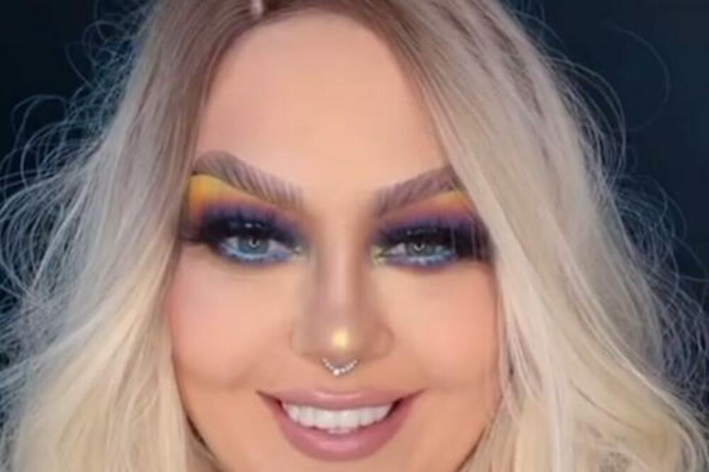 ONA JE NAJVEĆI HIT NA TIK TOKU: Šminka na njoj GRMI, a kad je skinula ''fasadu'', svi IZNEVEROVALI! (VIDEO)