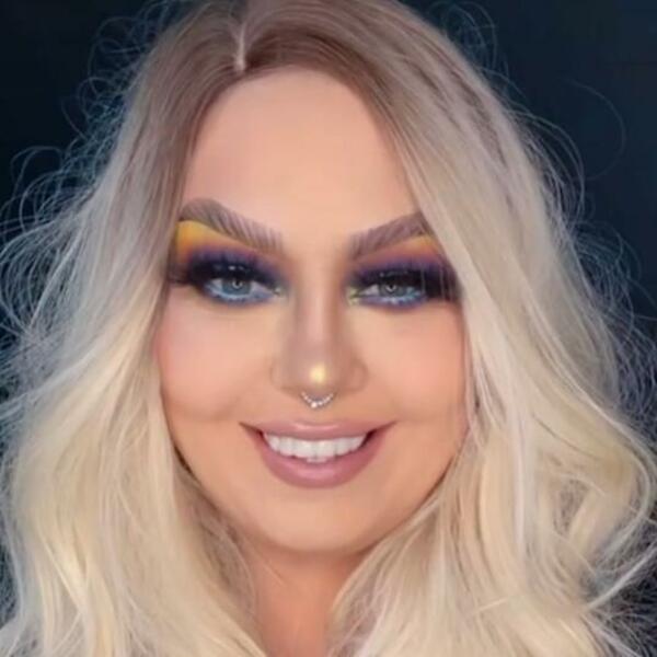 ONA JE NAJVEĆI HIT NA TIK TOKU: Šminka na njoj GRMI, a kad je skinula ''fasadu'', svi IZNEVEROVALI! (VIDEO)