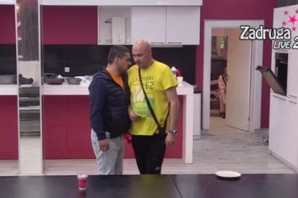 HAOS U ZADRUZI: Bebica krenuo na bivšeg Ivane Šašić, moglo je biti OZBILJNO