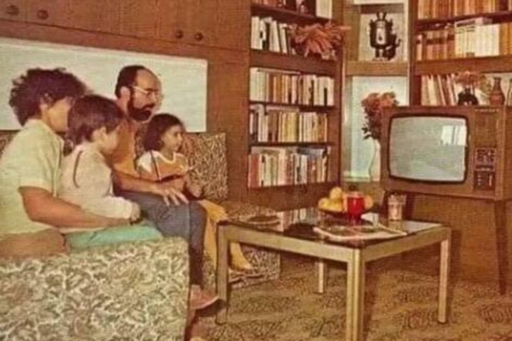 SVI KOMENTARIŠU JUGOSLOVENSKU FOTOGRAFIJU IZ 70-IH: Jedna STVAR svima UPADA U OČI, NE BISTE VEROVALI (FOTO)