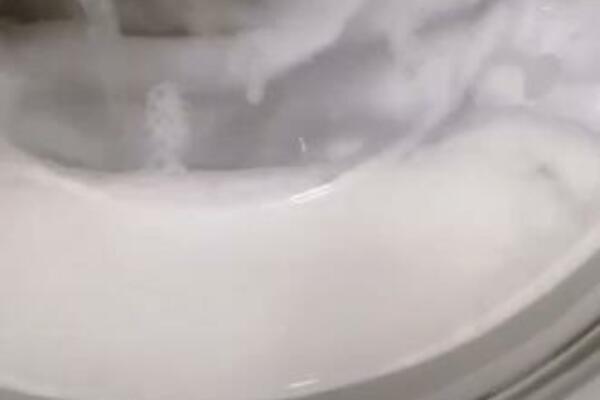 1 SASTOJAK KOJI KOŠTA MANJE OD 30 DINARA DAJE BELOM VEŠU SVEŽINU: Biće vam KRIVO što ga do sada NISTE KORISTILI