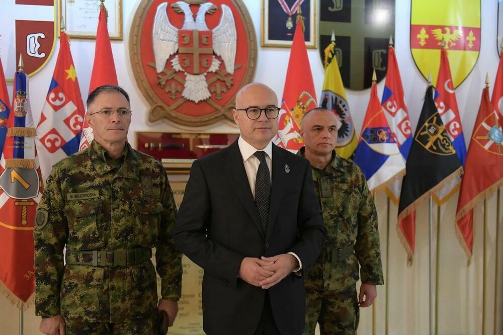 Ministar Vučević obišao Komandu Kopnene vojske u Nišu, a evo šta je poručio vojnicima i starešinama