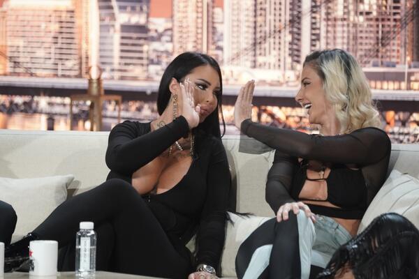 PO*NOGRAFIJA SE KOD NJE ISPLATI! Za jednu INTIMNU foku zaradila nečiji STAN! Starleta zgranula Srbe