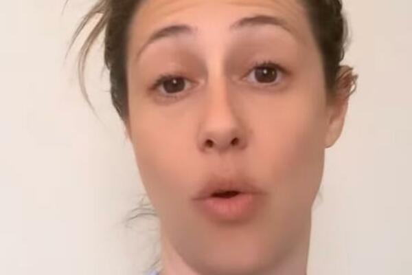 CENA USLUGE IDE I DO MILION DINARA: Ono čime se OVA ŽENA bavi mogao bi SVAKO u Srbiji! (FOTO)