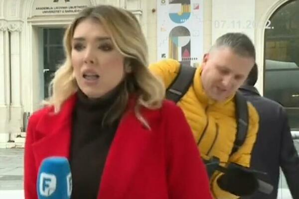ELEKTRIČNIM TROTINETOM SE ZAKUCAO U REPORTERKU: Njena reakcija je postala pravi HIT (VIDEO)