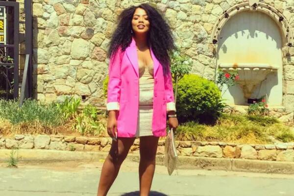 NAPISALA PRVU "BIBLIJU ZA SPONZORUŠE", SVI JOJ SE KLANJAJU: Ovakvo nešto još niste PROČITALI (FOTO)