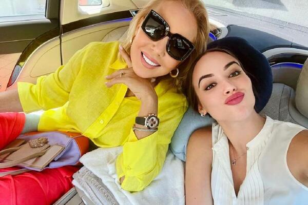 BRENA SE NE ODVAJA OD OVE LEPOTICE: Izgleda kao anđeo, unuka je poznatog glumca, a evo otkud sa pevačicom