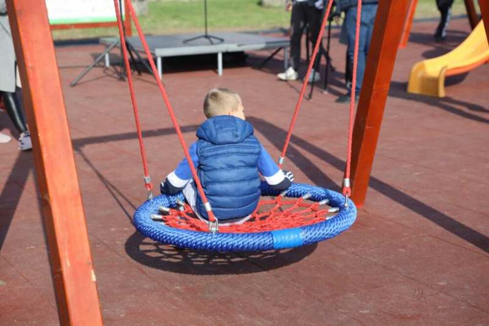 MALIŠANI NA ADICAMA DOBILI POTPUNO NOVO SAVREMENO IGRALIŠTE: Ovo je samo jedan u nizu projekata za BOLJE DETINJSTVO