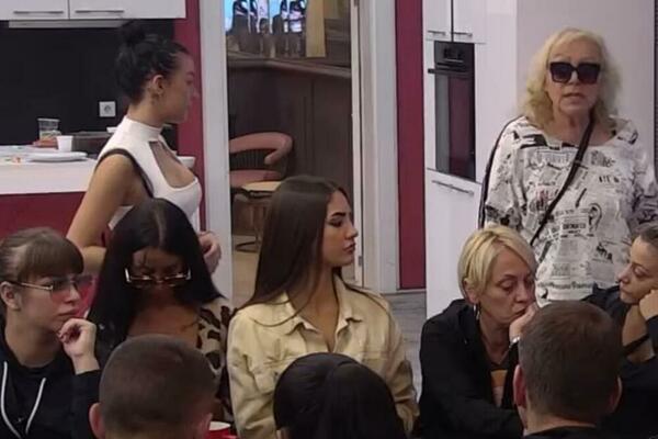 "SRAMNO JE TO ZA DEVOJČICU OD 19 GODINA" Zorica zapretila Aniti škakljivim informacijama VIDEO