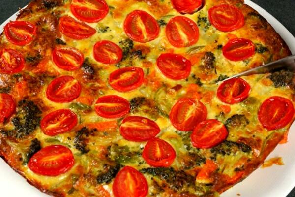 NAJLAKŠI NAČIN ZA IZLIVANJE PITE BEZ KORA: Srbi za JEDAN SASTOJAK ne znaju, a SVE OD NJEGA ZAVISI