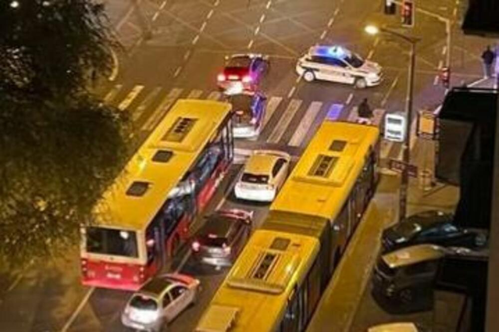 UHAPŠENO 17 VRAČARACA: Blokiran saobraćaj zbog njihovog prevoza!