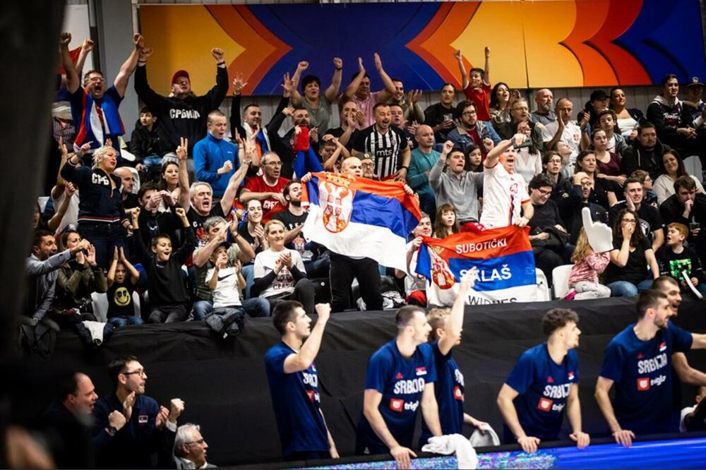 Košarkaši i navijači Srbije