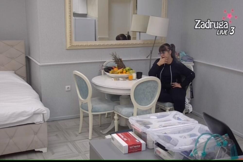 NIŠTA NE MOGU DA SAKRIJU: Evo šta sve Kulićke imaju u apartmanu FOTO