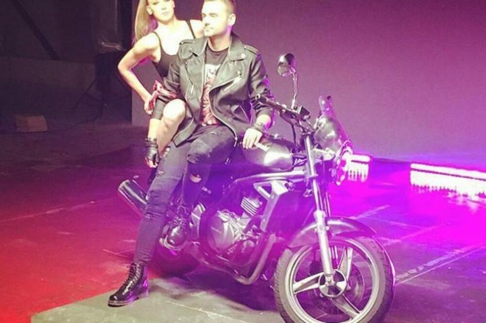 KRIJE JE OD JAVNOSTI: Pogledajte kako izgleda supruga najboljeg frajera na estradi (FOTO)