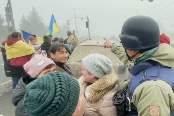 SLAVLJE NA ULICAMA HERSONA: Ukrajinske snage ULIVAJU poverenje grđanima, više nisu u STRAHU! (VIDEO)(FOTO)