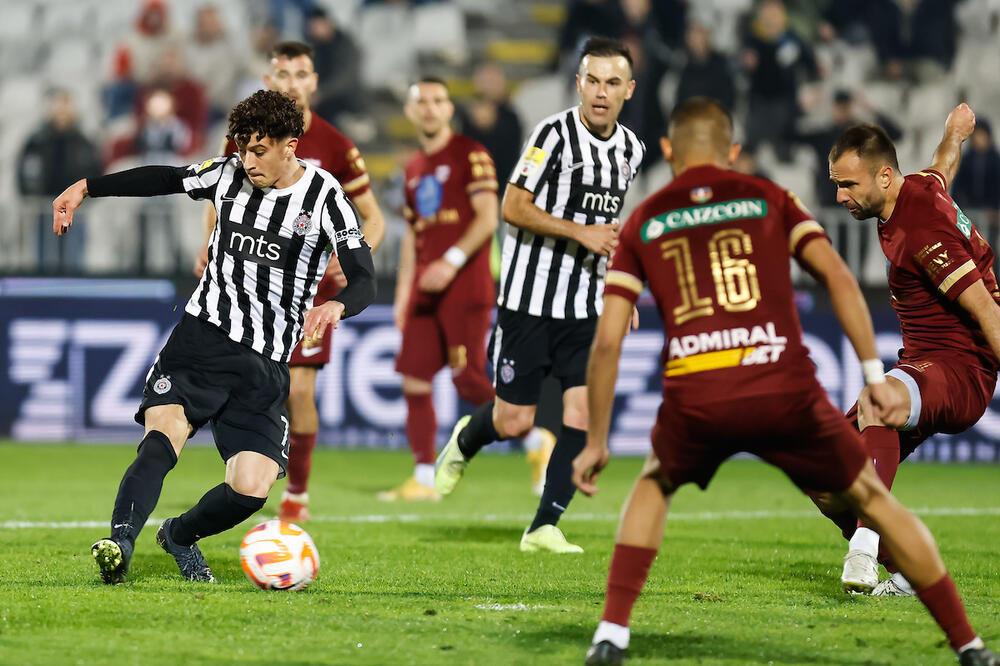 GROBARI NAPOKON "DOČEKALI" NEMANJU JOVIĆA: Crno-beli na pravi način spustili zavesu na 2022. godinu!