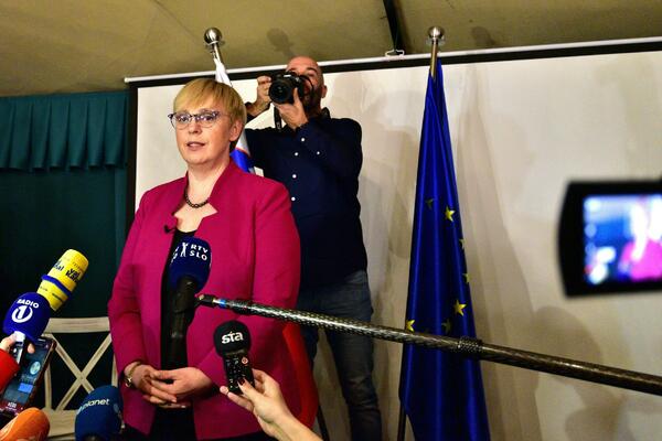 KO JE NATAŠA PIRC MUSAR PRVA PREDSEDNICA SLOVENIJE: Vozi MOTOR, a ima i NEOBIČAN HOBI! (FOTO)