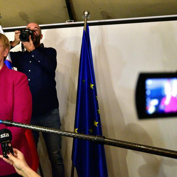 KO JE NATAŠA PIRC MUSAR PRVA PREDSEDNICA SLOVENIJE: Vozi MOTOR, a ima i NEOBIČAN HOBI! (FOTO)