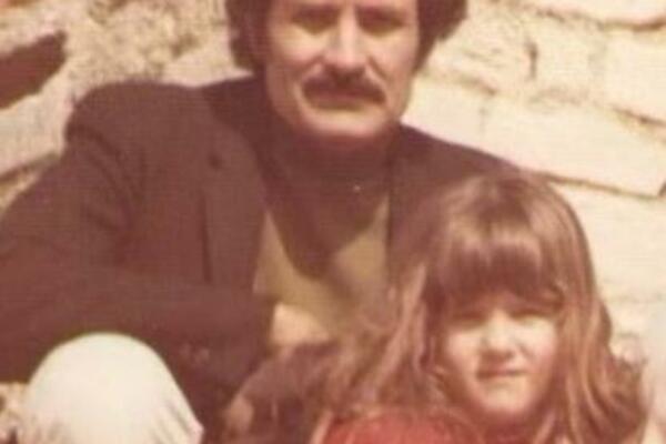 NAJSTRAŠNIJA VEST, PREMINUO OTAC POZNATE GLUMICE: Njena objava KIDA SRCE