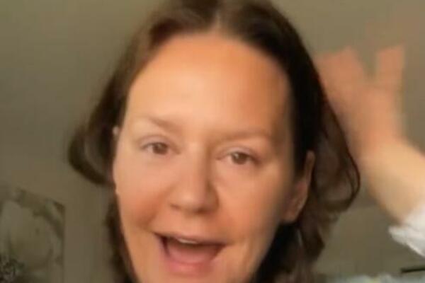 NIKADA JE NE BISTE PREPOZNALI: Kad izađe među ljude nije ista osoba, ovakva TRANSFORMACIJA se retko viđa