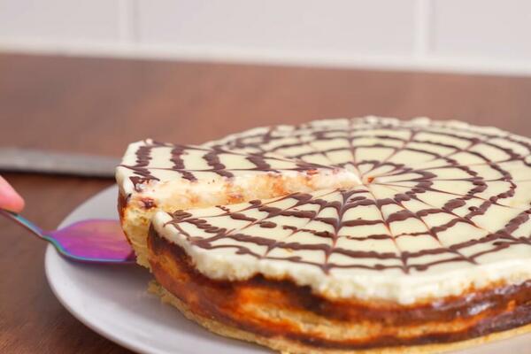 MAĐARSKI KRALJEVSKI KOLAČ: Topi se u ustima, a 1 NEOBIČAN SASTOJAK mu daje kremast ukus (RECEPT)