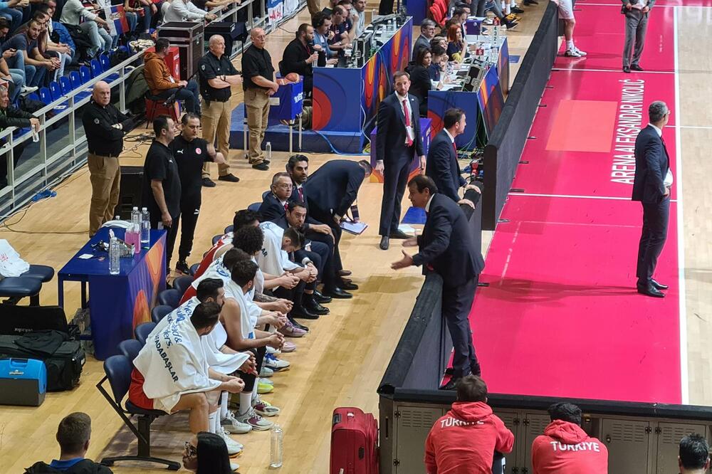 ATAMAN OSETIO GROTLO PIONIRA: Zviždanje Turčinu, skandiranje Miciću i UPALJAČI (VIDEO/FOTO)