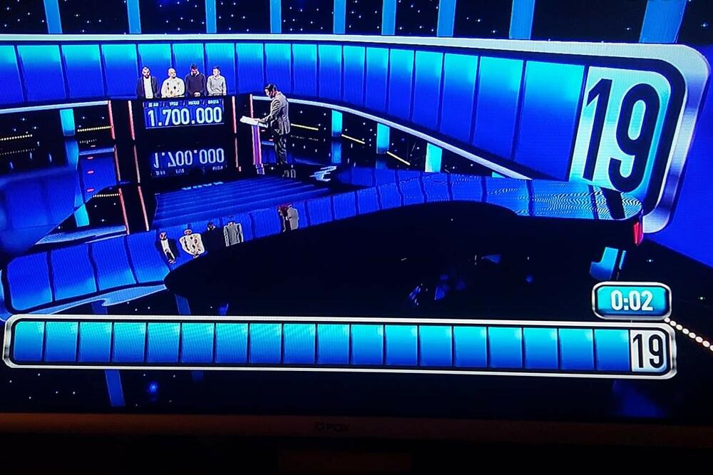 U "POTERI" JE VIĐENO ONO ŠTO NIJE SMELO: Svi su gledali u MEĐUNOŽJE POZNATOG GLUMCA, PALE SU SUROVE PROZIVKE (FOTO)