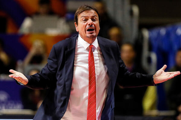 DA LI JE ATAMAN NAJOMRAŽENIJI STRANI TRENER U SRBIJI? Delije mu priredile PAKLENI DOČEK! (VIDEO)