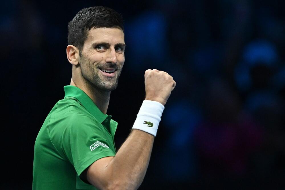 NOVAK PODELIO STIH POZNATOG HITA POSLE ŠESTE TITULE ATP FINALA: A evo šta je poručio Jeleni i deci! (FOTO)