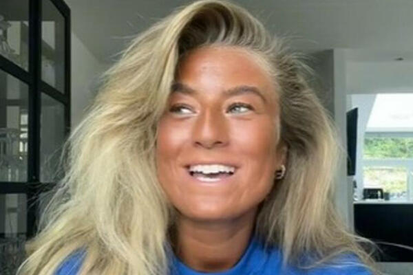 NIKO NE MOŽE DA POGODI KOLIKO OVA ŽENA IMA GODINA: Ostaćete u šoku kada čujete cifru! (VIDEO)