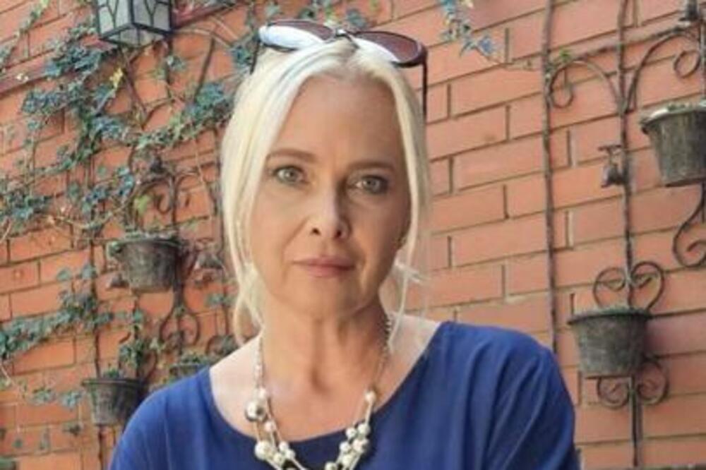 OVAKVU LEPOTU VAM OČI NISU VIDELE, EVO GDE ŽIVI ĐINA IZ SREĆNIH LJUDI: O njenom DVORIŠTU svi govore, svaka joj čast