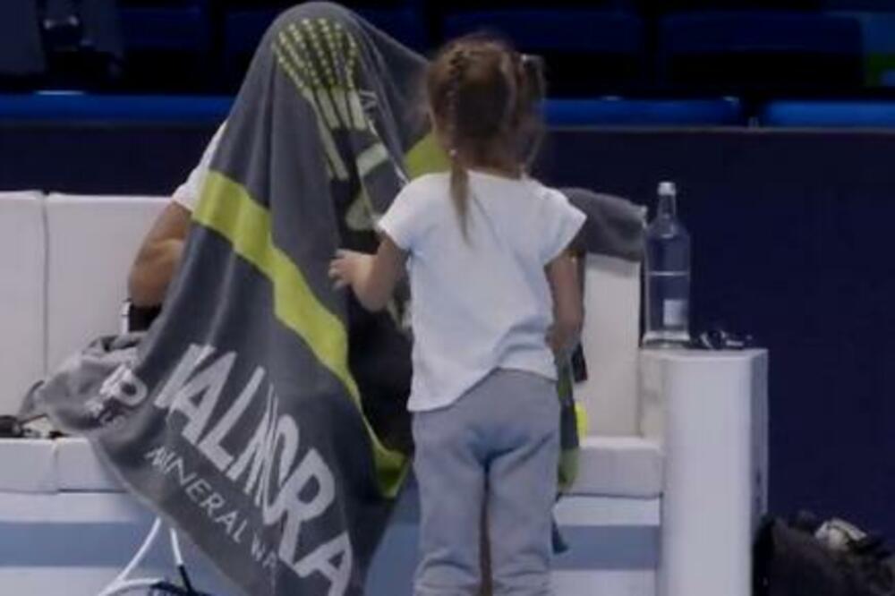 TARA ĐOKOVIĆ UKRALA ŠOU U TORINU: Pogledajte šta je Novakova mezimica uradila dok niko nije gledao! (VIDEO)