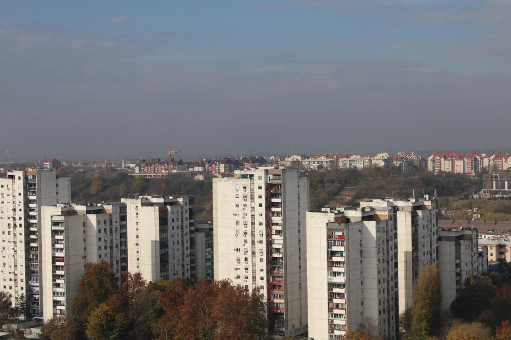 Stanari na Novom Beogradu poludeli zbog komšinice: U šoku su zbog onog što radi svake večeri, da li je realna?!