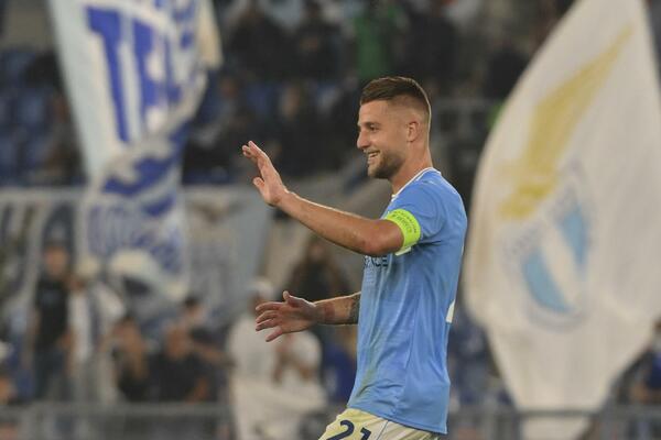 "BAŠ ME BRIGA ZA APLAUZE"! Predsednik Lacija otkrio za koliko bi Sergeja PRODAO Juventusu (FOTO)