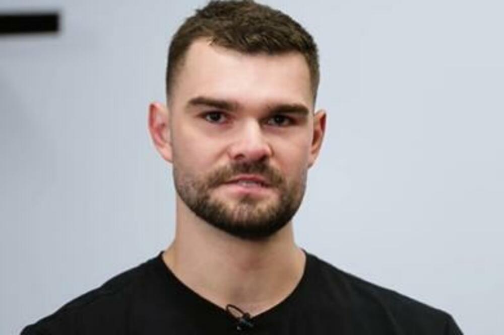 BIVŠI KOŠARKAŠ FMP-a OTKRIO DA JE GEJ! Plakao pred celim timom: "MRZEO sam sebe, hteo da se UBIJEM! (VIDEO)