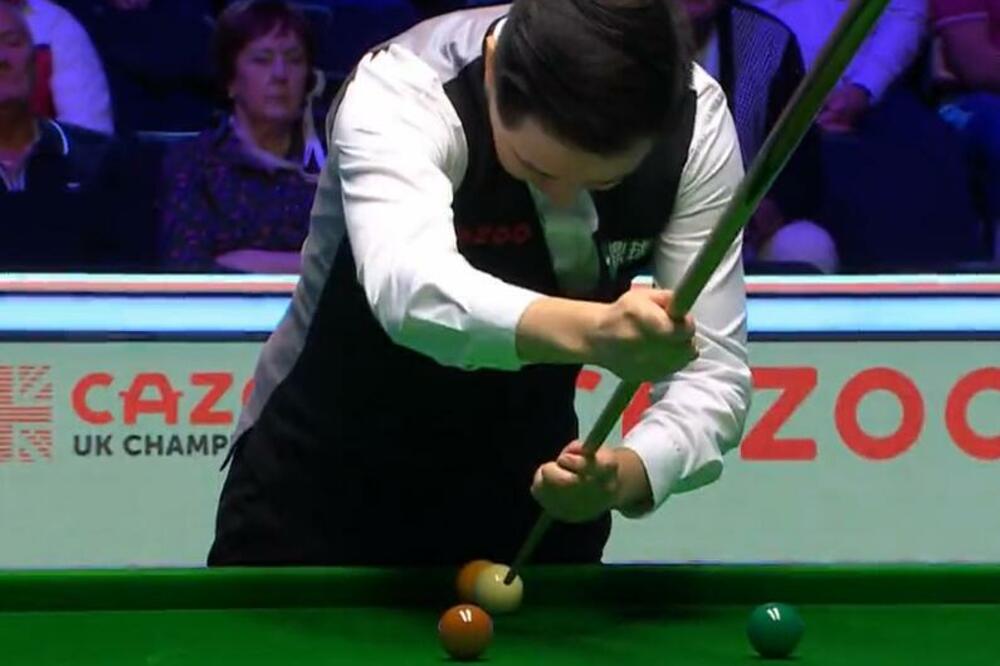 TRAMP NIJE VEROVAO ŠTA GLEDA: Izgledalo je kao da izvodi harakiri! (VIDEO)